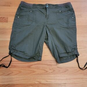 CJ Banks‎ Women’s Olive Bermuda Shorts 18W